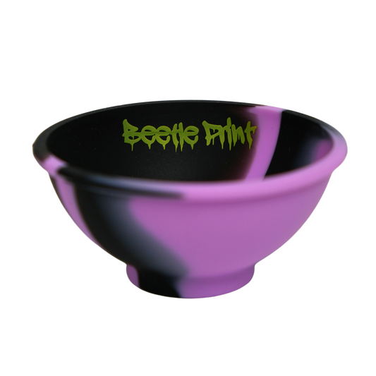 Bowl Beetle Print Nebulosa Violeta con acabado degradado en negro y morado.