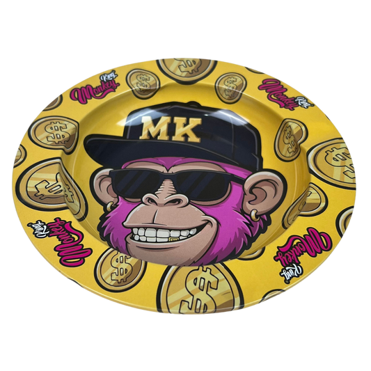Cenicero metálico Beetle Print Golden Monkey mostrado en perspectiva con diseño dorado y personaje rosa con gafas
