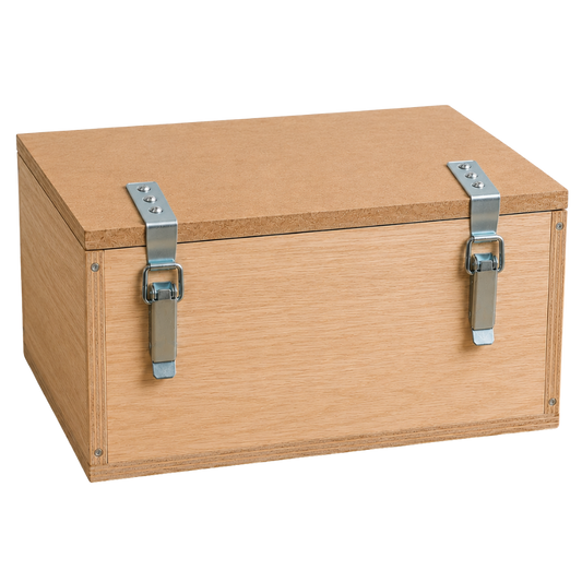Cierres de palanca metálicos instalados en una caja de madera para asegurar la tapa.