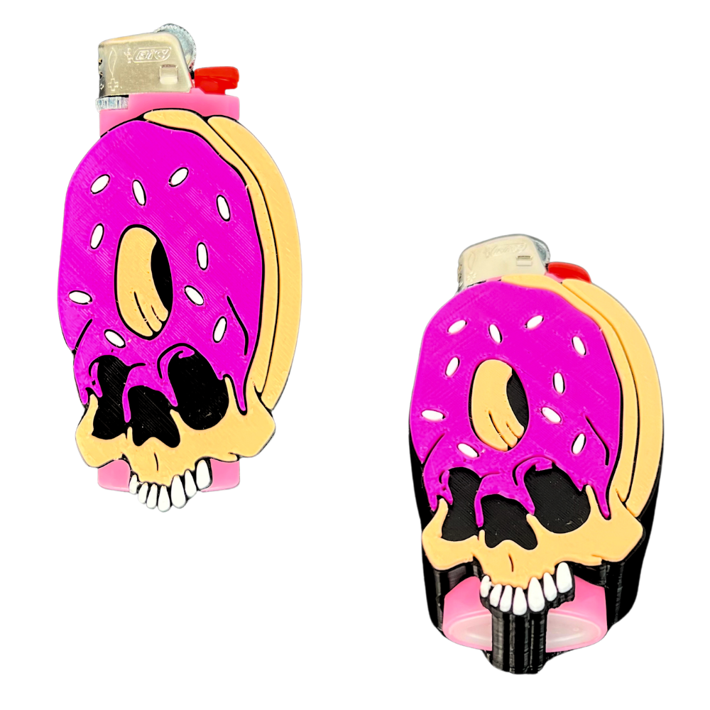 Funda para mechero BIC Donut Skull de Beetle Print mostrada desde dos ángulos, con donut rosa y diseño de calavera en relieve impreso en 3D.