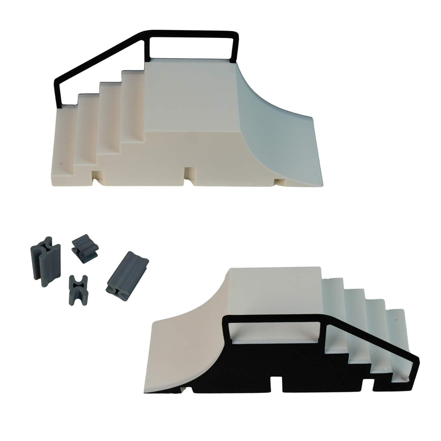 Vista trasera de la rampa modular para fingerboard Beetle Print con conectores grande y pequeño incluidos para unirla fácilmente a otros módulos y obstáculos.