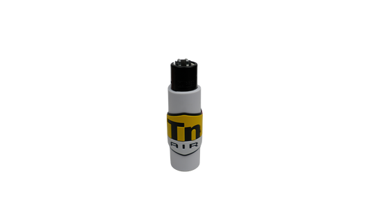 Mechero DIR White vista frontal con funda protectora y costura negra