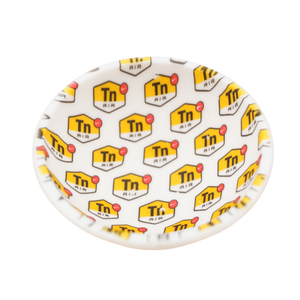 Detalle interior de bowl de silicona con diseño gráfico y fallo de impresión visible