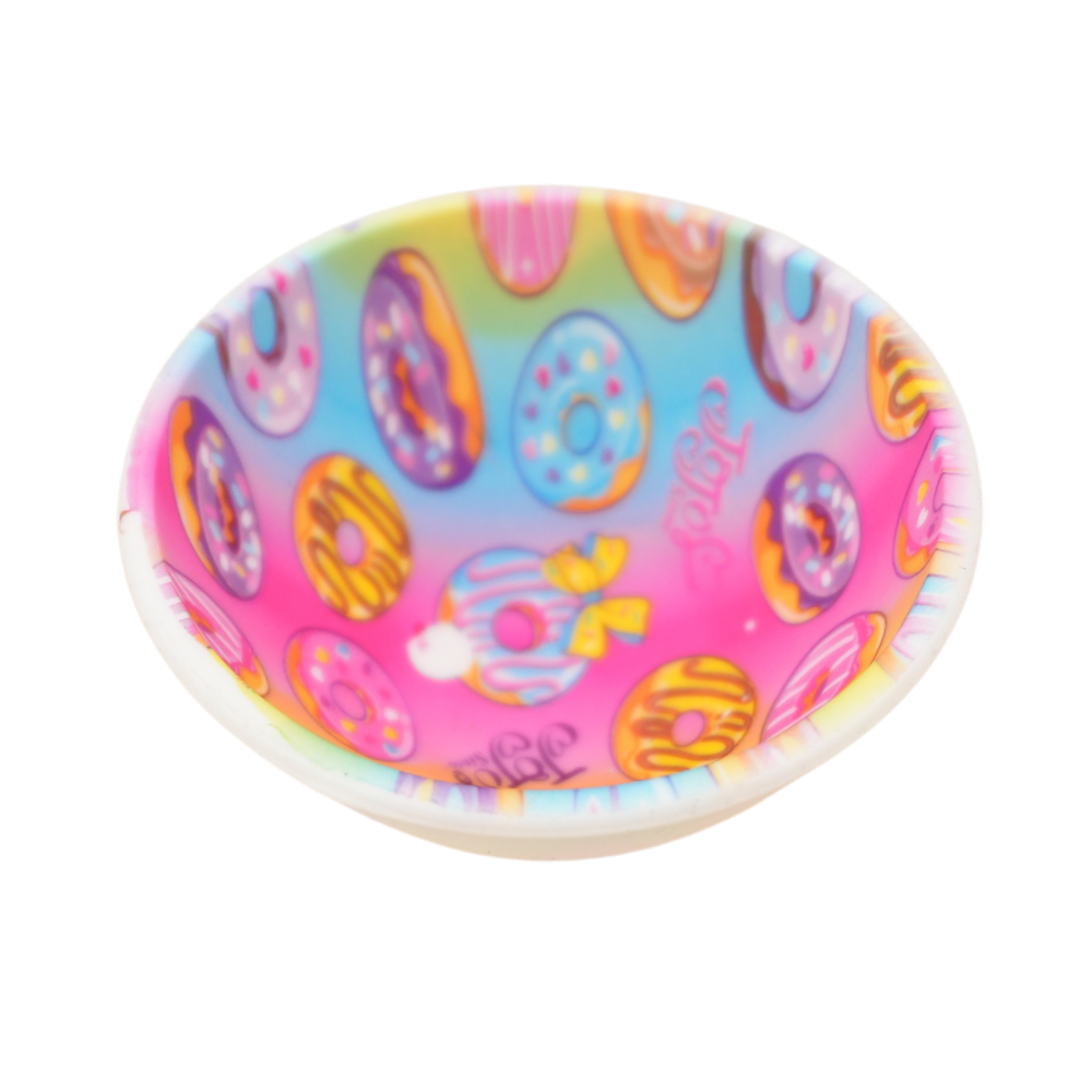 Detalle interior de bowl de silicona con diseño de repostería y pequeño defecto de impresión