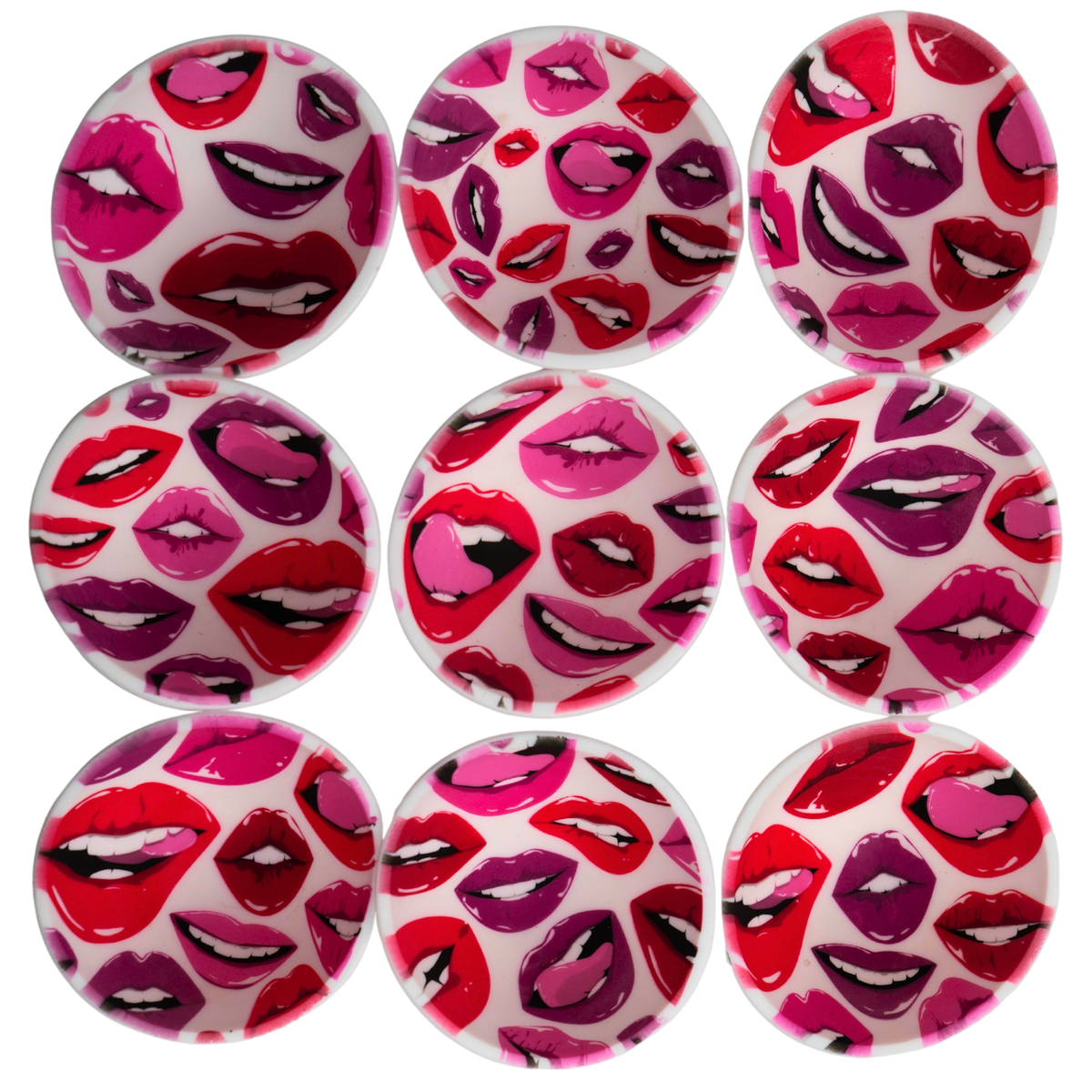 Bowl de silicona Beetle Print con estampado de labios en tonos rojos, rosas y morados, resistente y flexible.