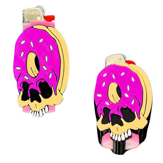 Funda para mechero BIC Donut Skull de Beetle Print mostrada desde dos ángulos, con donut rosa y diseño de calavera en relieve impreso en 3D.