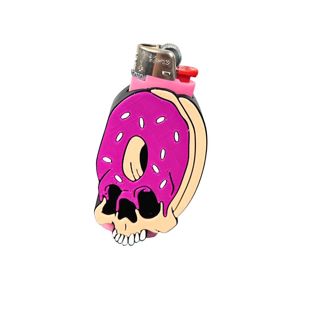 Funda para mechero BIC Donut Skull de Beetle Print con donut de glaseado rosa, detalles blancos y calavera en relieve fabricada mediante impresión 3D.