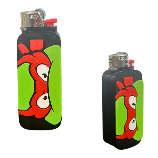 Funda para mechero BIC Turtle Crew roja de Beetle Print, con diseño 3D de tortuga verde, grandes ojos y máscara roja sobre base negra.
