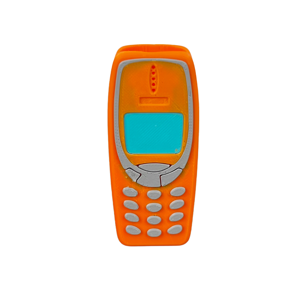 Funda para mechero BIC Beetle Print en color naranja con diseño de teléfono retro, impresa en 3D con botones grises y detalle de pantalla azul.
