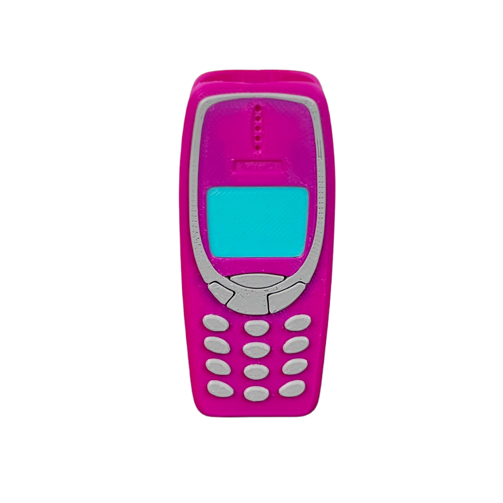 Funda para mechero BIC Beetle Print en color rosa con diseño de teléfono retro, impresa en 3D con detalles grises y pantalla azul.