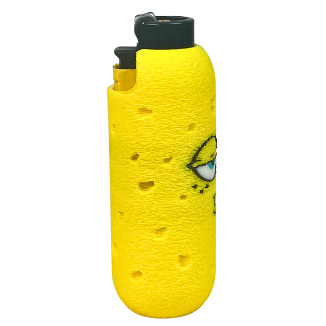 Funda de mechero Clipper Beetle Print amarilla con diseño de esponja mostrada de perfil