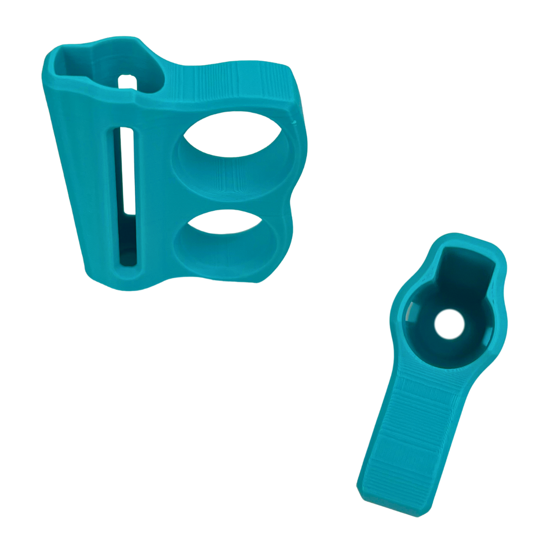 Funda azul para mechero con doble agarre para los dedos y acceso inferior para rellenar el gas, impresa en 3D