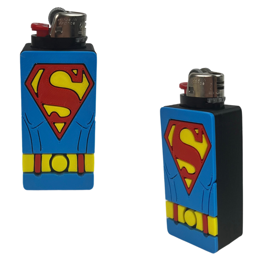 Funda para mechero Beetle Print Super Hero fabricada en 3D con diseño azul, rojo y amarillo inspirado en estética de superhéroe
