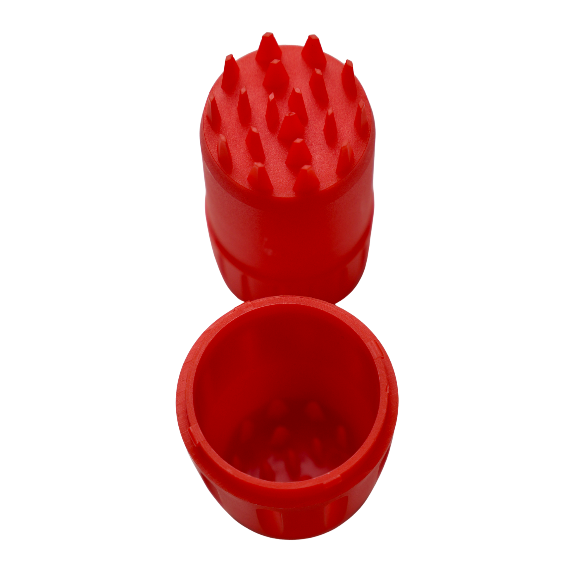 Detalle interior de grinder rojo portátil con dientes de triturado resistentes