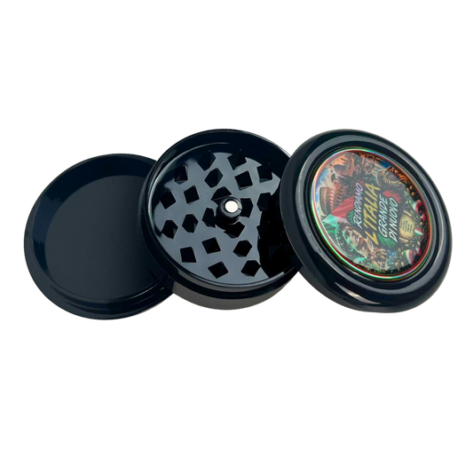 Grinder Beetle Print Italia holográfico desmontado mostrando sus 3 partes, dientes interiores y compartimentos