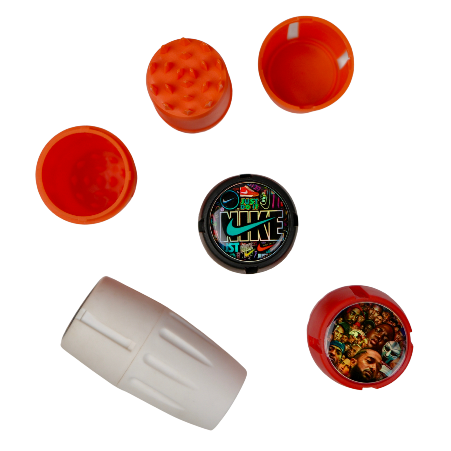 Grinder tubo portátil desmontado con compartimento oculto y logos holográficos variados