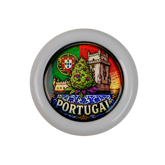 Grinder Zero Portugal con diseño inspirado en la Torre de Belém y acabado holográfico premium