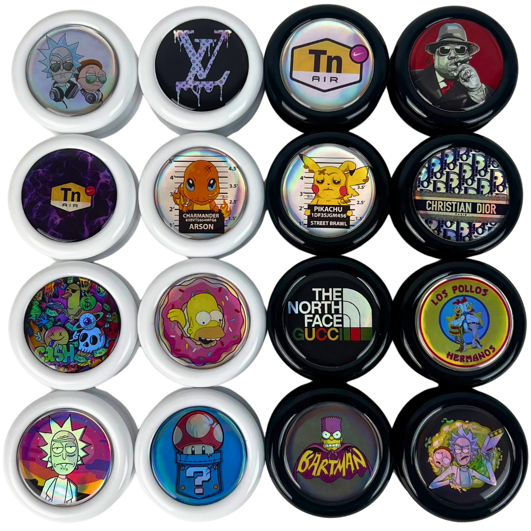 Grinders ZERO Beetle Print en color blanco y negro con diferentes diseños holográficos personalizables en la parte superior.