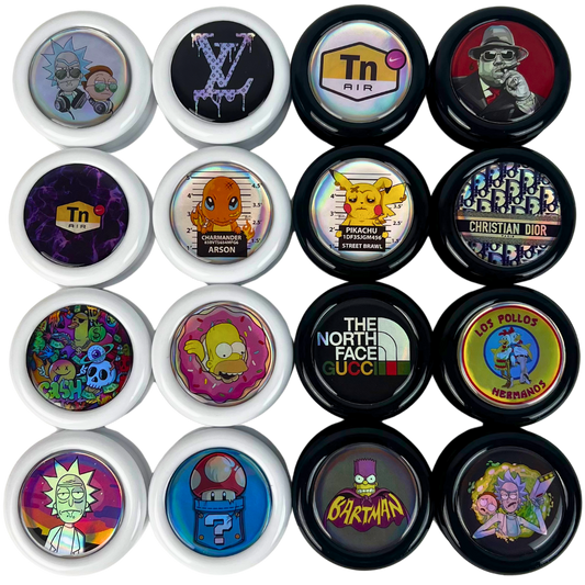 Grinders ZERO Beetle Print en color blanco y negro con diferentes diseños holográficos personalizables en la parte superior.