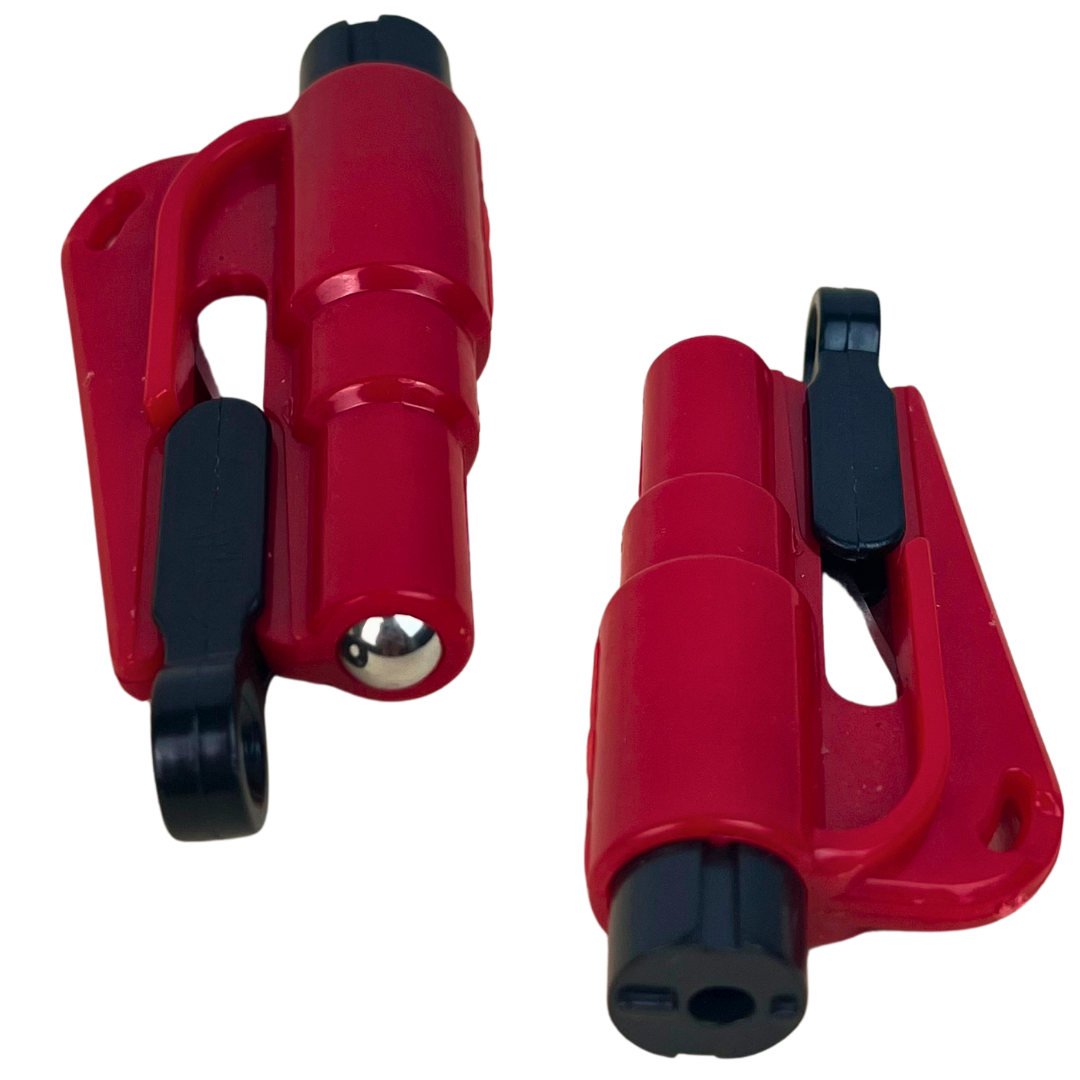 Detalle del rompecristales integrado en la herramienta de emergencia Beetle Print diseñada para seguridad en el coche