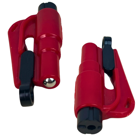 Detalle del rompecristales integrado en la herramienta de emergencia Beetle Print diseñada para seguridad en el coche