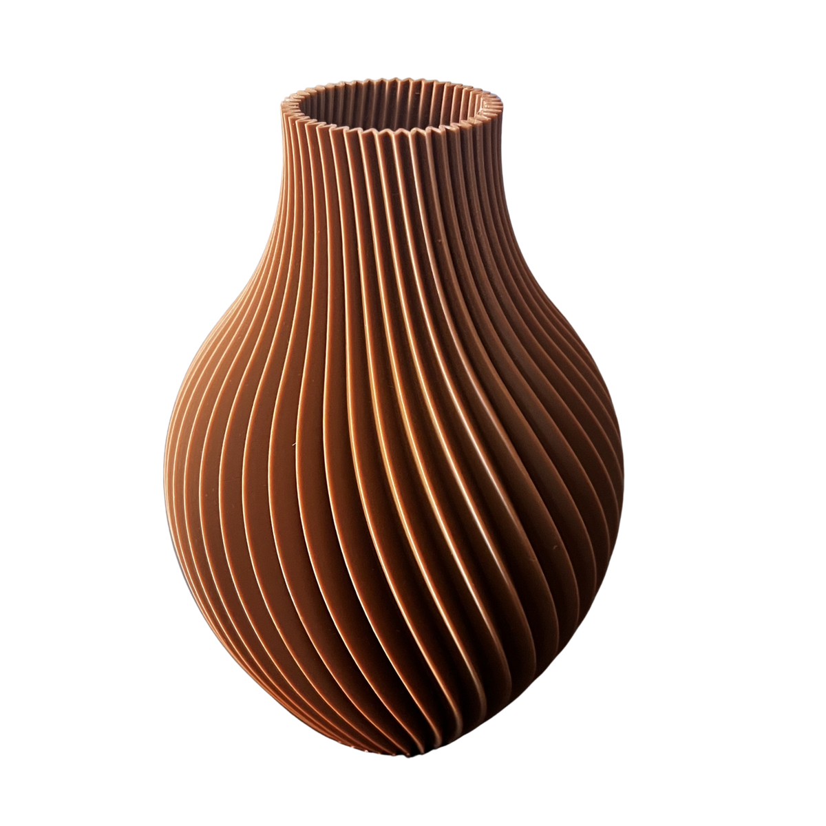 Jarrón de diseño contemporáneo impreso en 3D con nervaduras helicoidales y acabado marrón de Beetle Print.
