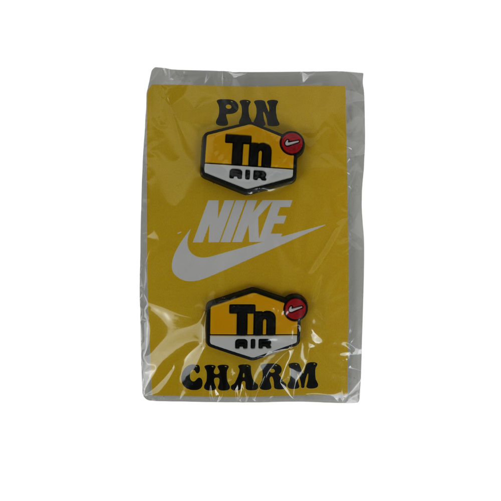 Kit pin y charm Beetle Print con diseño street urbano con embalaje