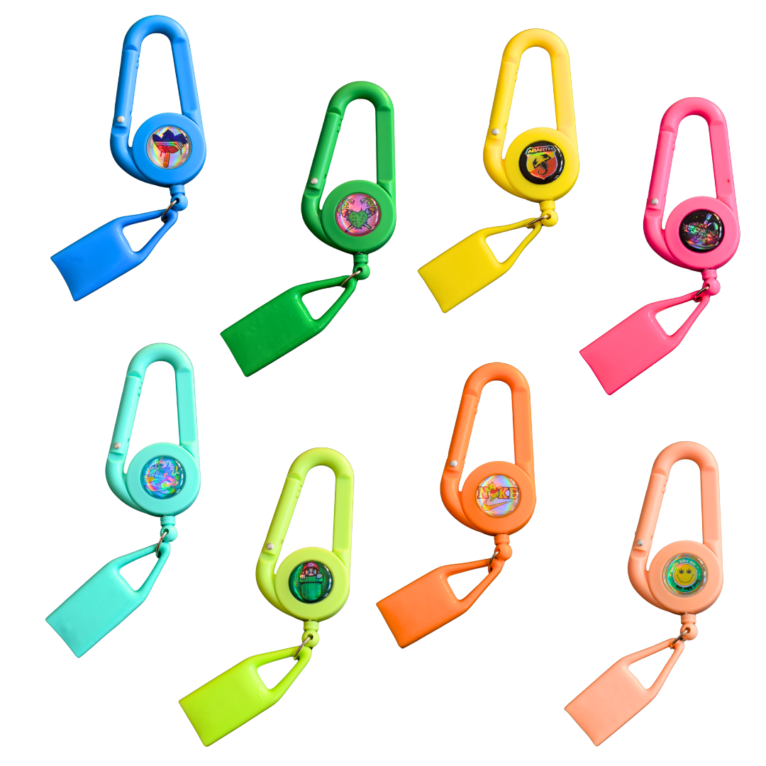 Lighter Leash Beetle Print en diferentes colores con mosquetón, cable extensible hasta 60 cm y distintos logos decorativos para elegir.