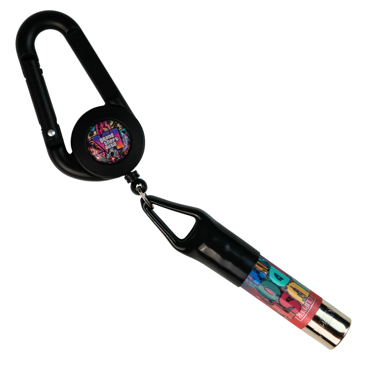 Lighter Leash Beetle Print con pegatina holográfica inspirada en GTA VI mostrando un mechero como ejemplo de uso. El mechero no está incluido.