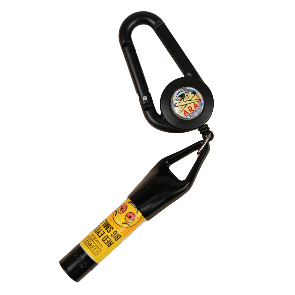 Lighter leash retráctil negro ARA GROWS con soporte para mechero y logo holográfico.