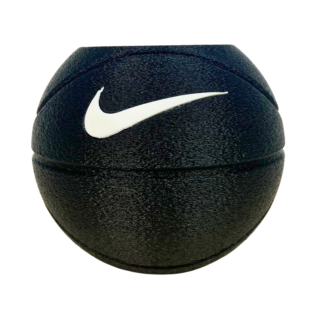 Macetero balón de baloncesto negro 3D Beetle Print mostrado de frente con textura deportiva en relieve