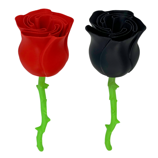 Pack de 2 rosas decorativas 3D Slim Beetle Print en rojo y negro con tallos verdes, vista principal del conjunto