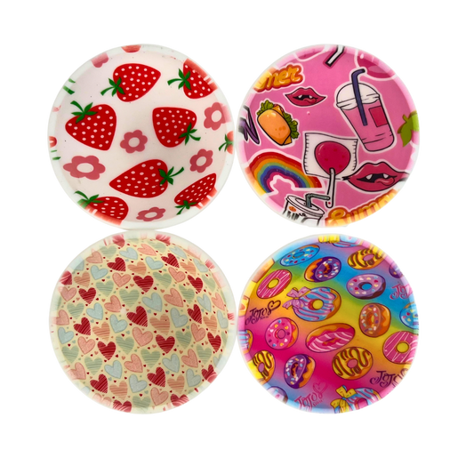 Pack de 4 bowls de silicona Beetle Print con diseños de fresas, collage rosa, corazones y donuts vistos desde arriba