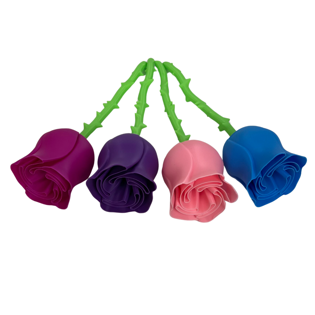 Pack de 4 rosas decorativas 3D Slim Beetle Print en varios colores con tallos verdes, vista principal del conjunto