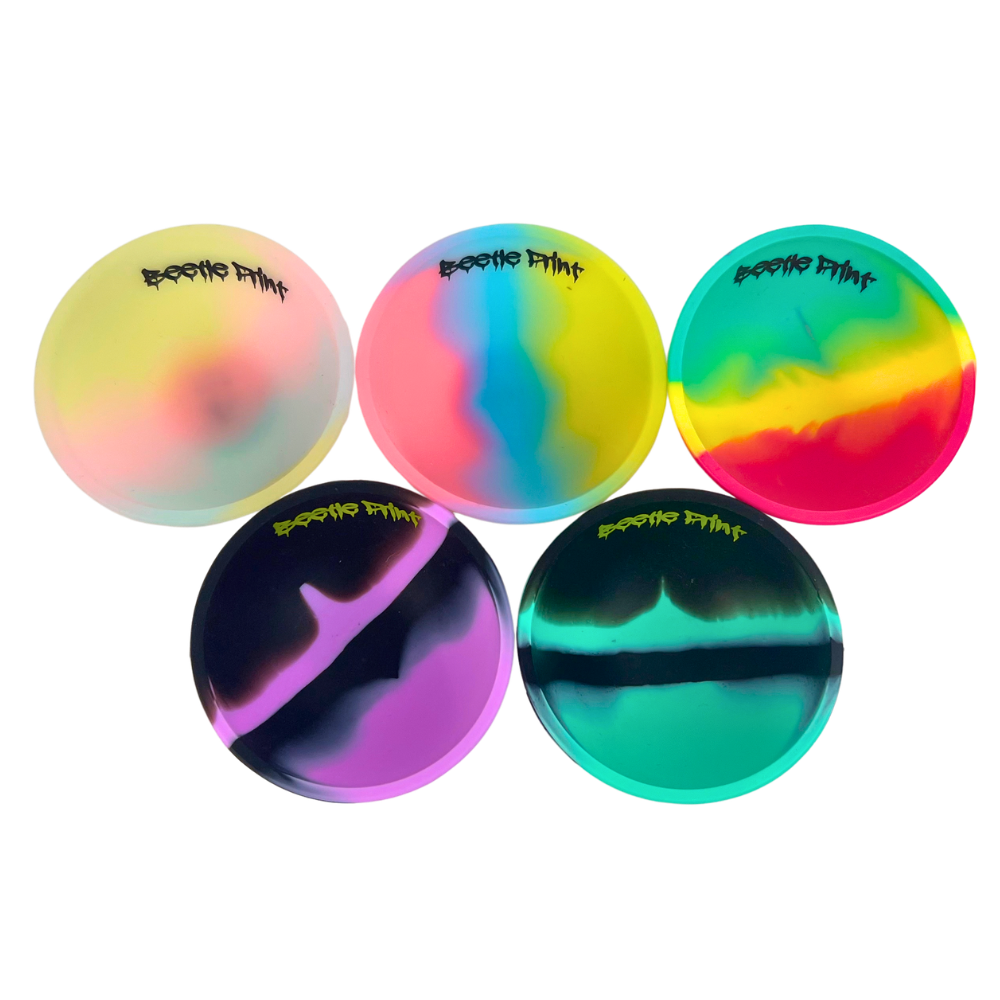 Pack de 5 bowls de silicona Beetle Print Color Mix con cinco diseños multicolor mostrados en conjunto