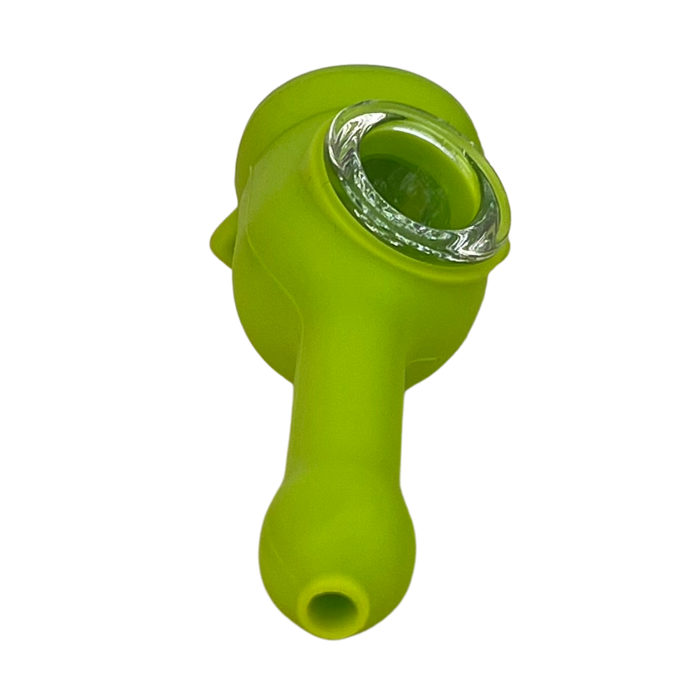 Pipa de silicona Beetle Print verde mostrada de frente con diseño de personaje y cazoleta de vidrio