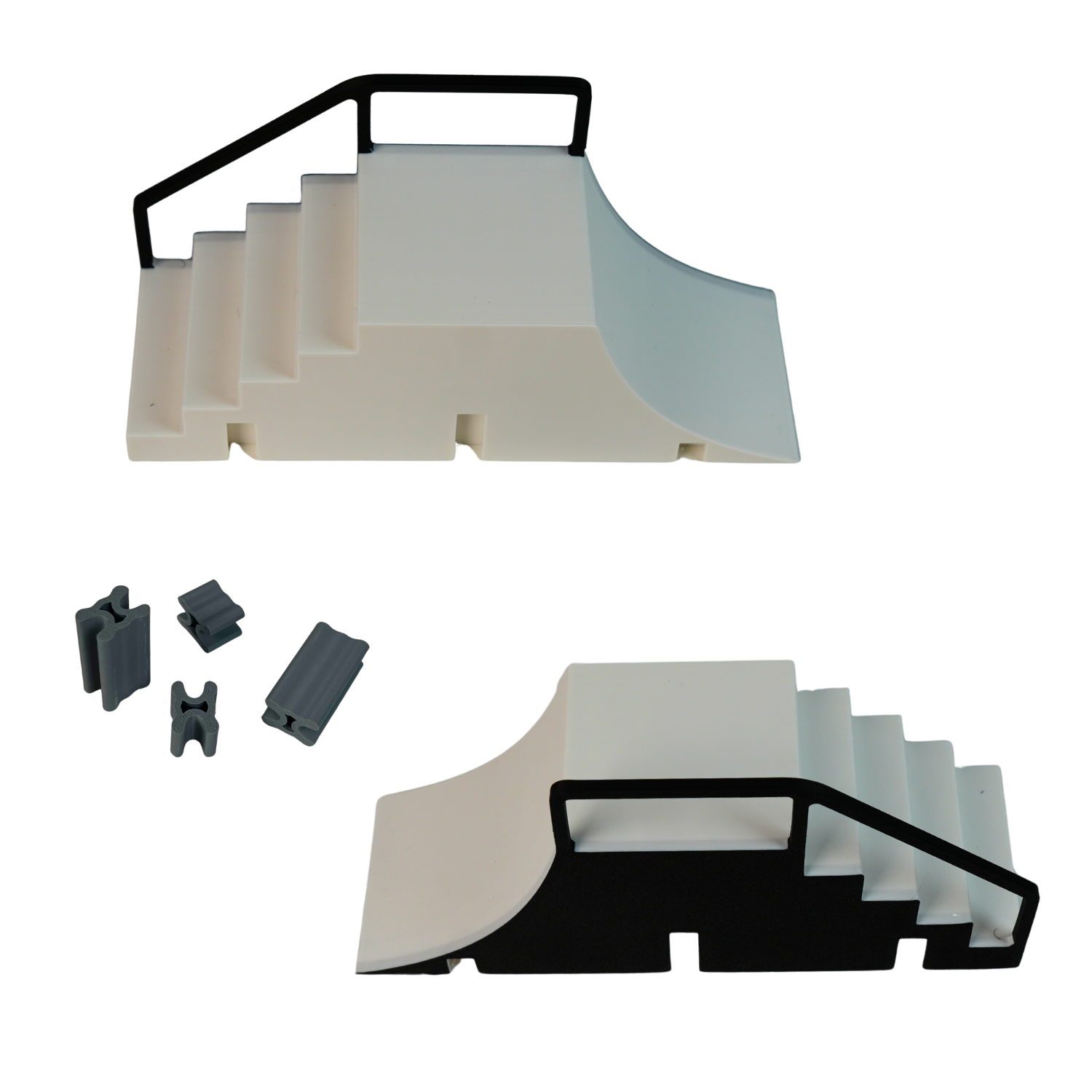 Vista trasera de la rampa modular para fingerboard Beetle Print con conectores grande y pequeño incluidos para unirla fácilmente a otros módulos y obstáculos.