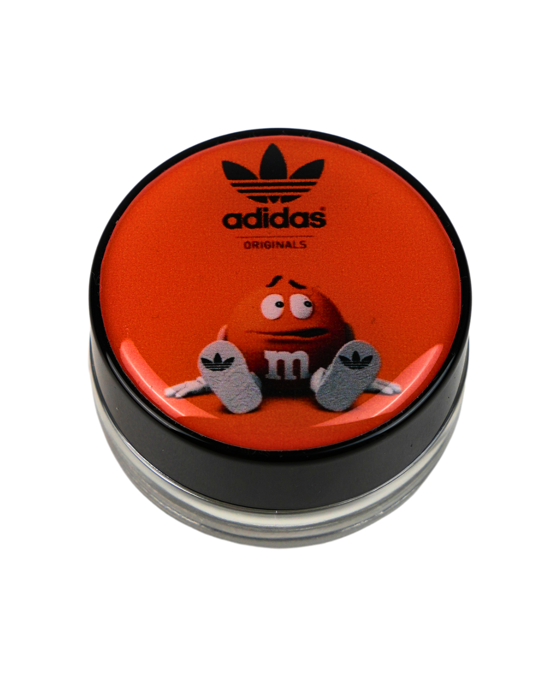Tarro de silicona Beetle Print con diseño rojo inspirado en Adidas y M&M.