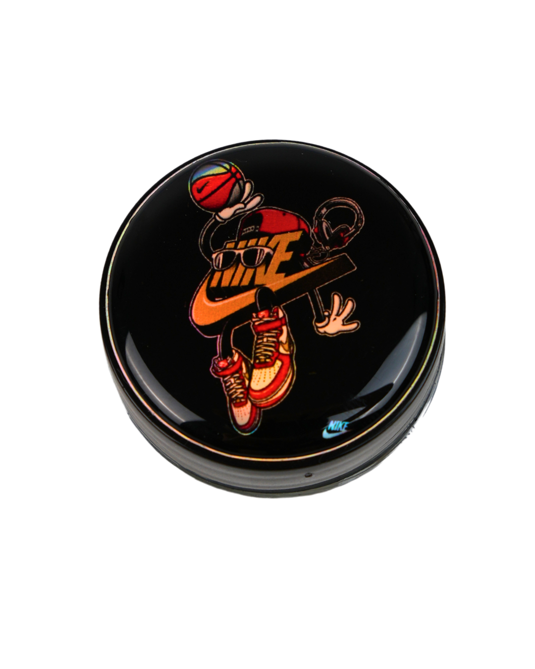 Tarro de vidrio Beetle Print con tapa de resina holográfica decorada con una ilustración de una zapatilla de baloncesto de estilo urbano. Cuenta con cierre hermético y es ideal para guardar y proteger pequeños accesorios de forma segura.