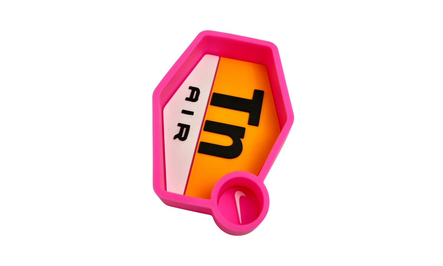 Pink premium silicone ashtray with sport style badge design