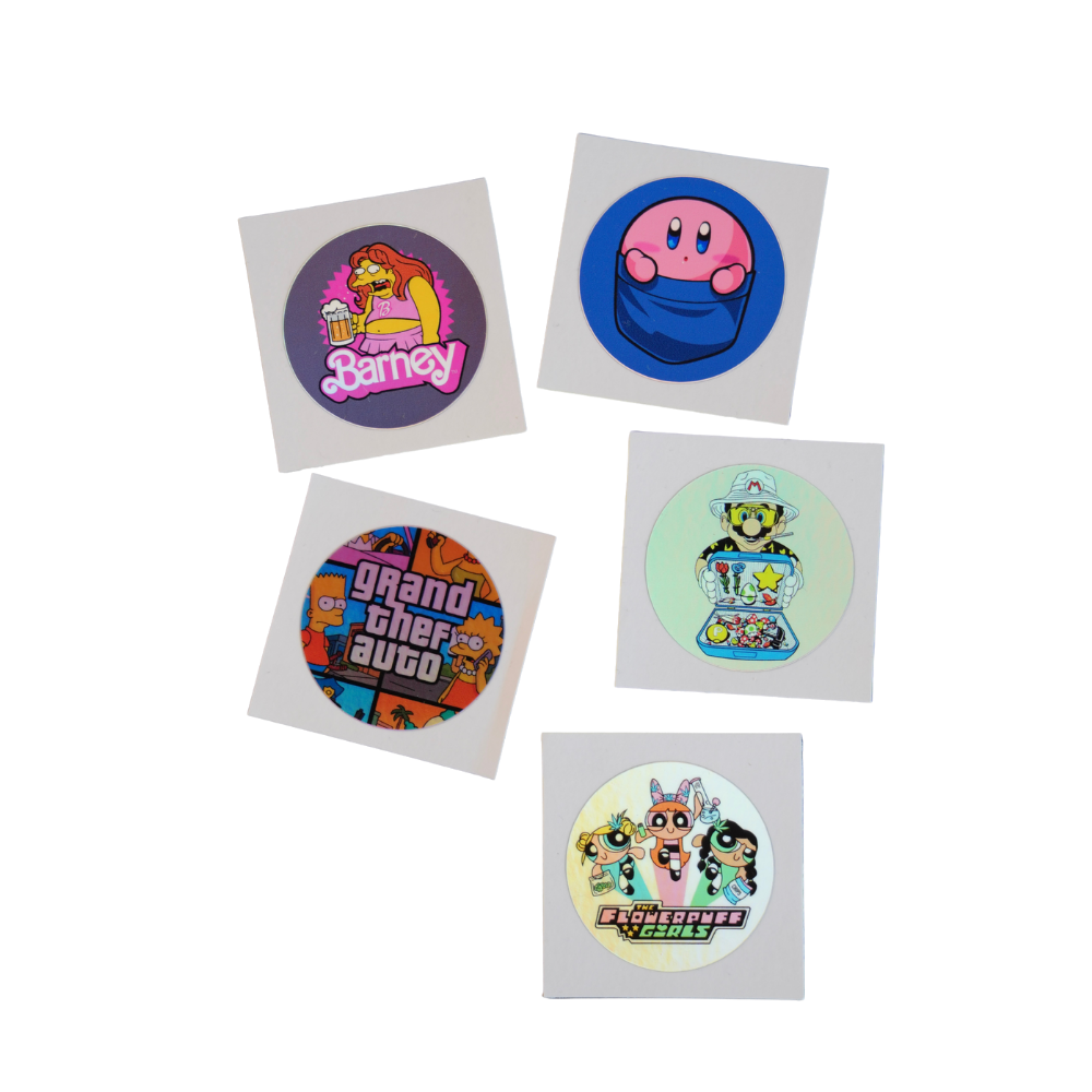 Pack de 5 pegatinas aleatorias redondas de 4 cm con diseños variados
