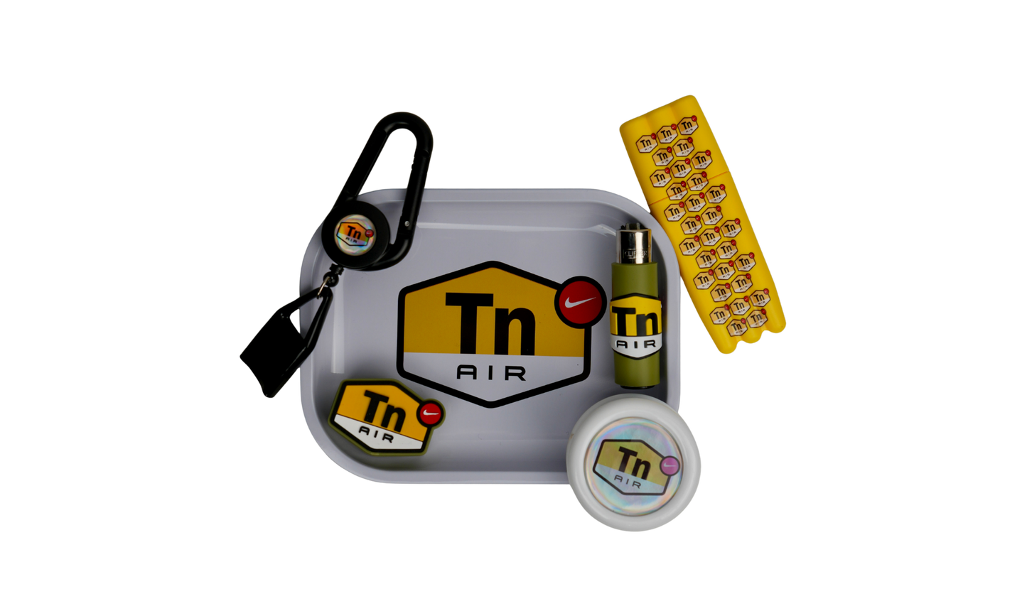 Pack completo DIR Beetle Print con bandeja metálica, grinder, wax container, mechero con funda, lighter leash y porta conos