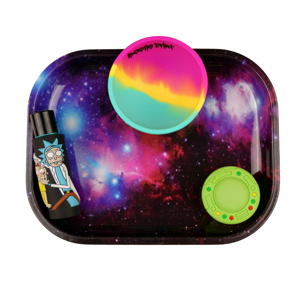 Pack de accesorios Beetle Print con bandeja diseño galaxia, bowl de silicona multicolor, recipiente de silicona con forma de ovni y funda decorativa para mechero en colores vibrantes