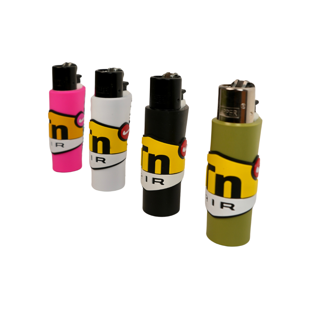 Pack funda de silicona Logo DIR con mechero Clipper incluido en cuatro colores distintos
