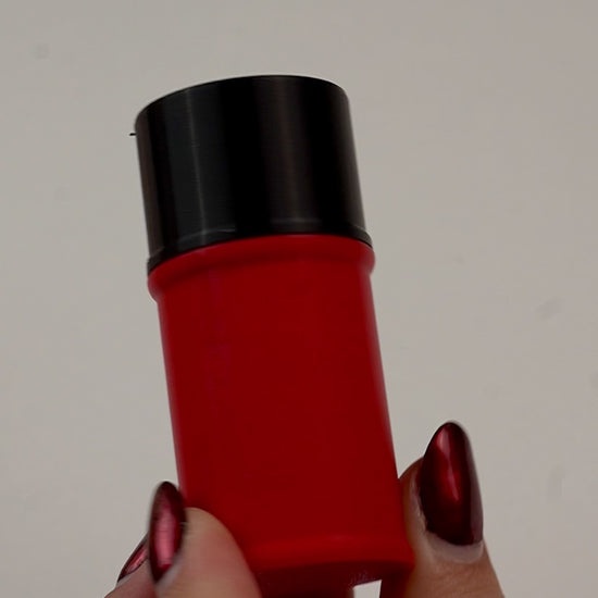 fidget antiestrés beetle print spray en uso presionando boton clicker