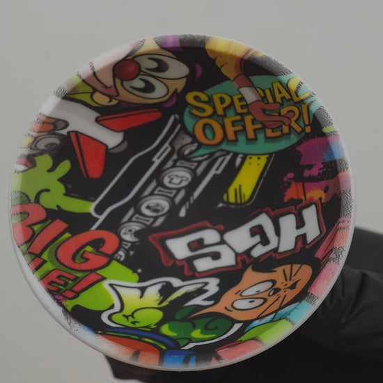 Vídeo demostrativo de la calidad del bowl de silicona Calaveras de Beetle Print, destacando su flexibilidad, resistencia y acabado premium.