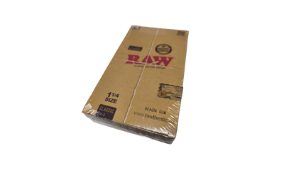 Caja RAW Classic papel de fumar tamaño 1 1/4 con 24 librillos y 50 hojas por librillo